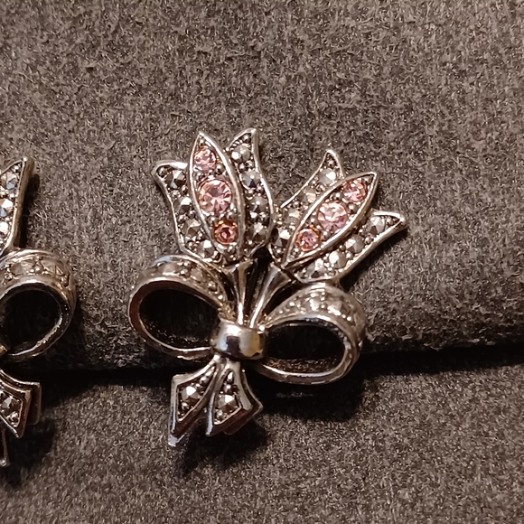 Vintage avon clip on earrings - Picture 3 of 3